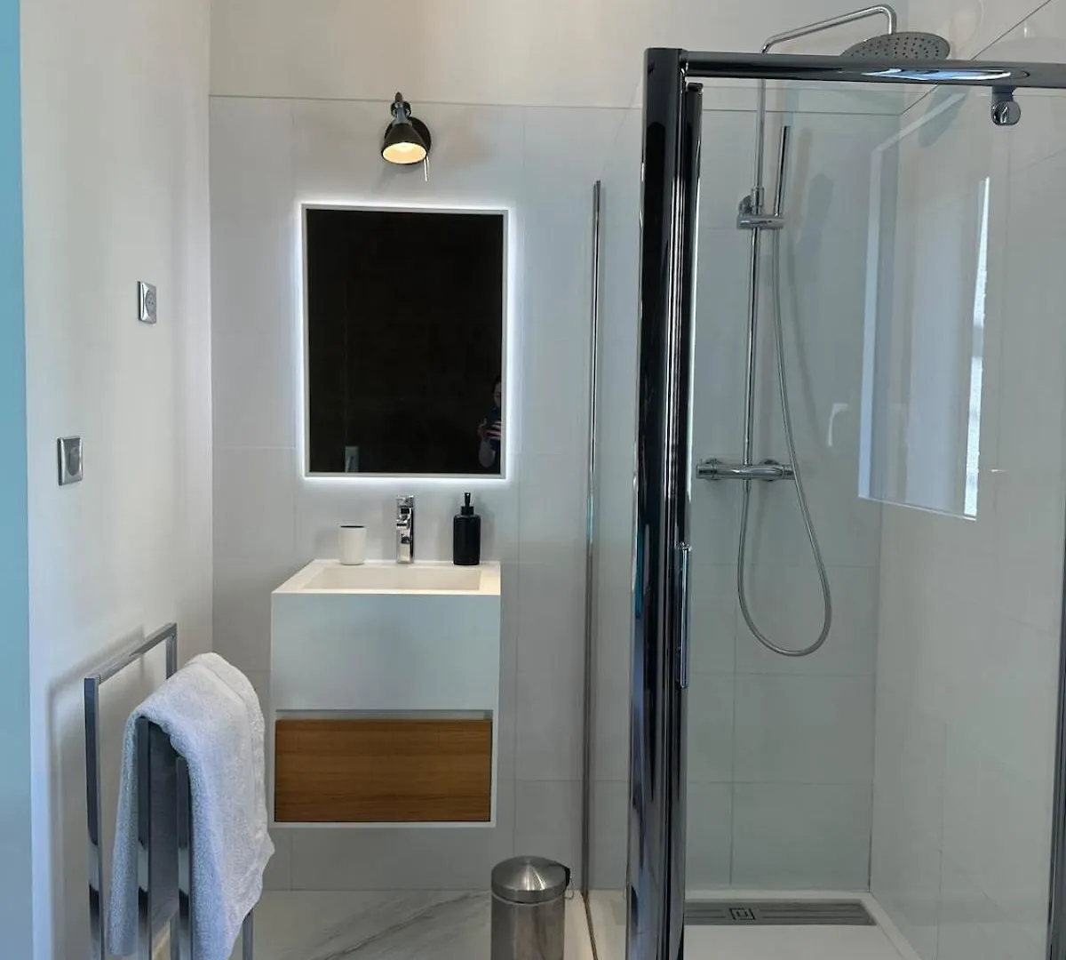 Contemporary Home In Uriage Vila